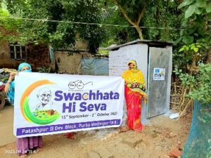 পূর্ব মেদিনীপুরের পটাশপুরে এইচআইভি সংক্রমিত দম্পতির জন্য স্বচ্ছ ভারত মিশনের আওতায় শৌচাগার নির্মাণ