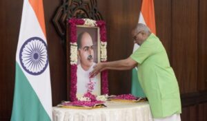 ডঃ শ্যামাপ্রসাদ মুখোপাধ্যায়ের ১২৫তম জন্মবার্ষিকী উপলক্ষ্যে উপরাষ্ট্রপতির পুষ্পার্ঘ্য নিবেদন