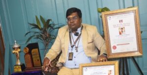 পুরস্কৃত হলেন বাঙালী হস্তরেখাবিদ ডঃ নীলাদ্রিনারায়ণ বসু