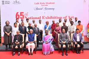 ৬৫তম জাতীয় চারুকলা প্রদর্শনীর নির্বাচিত শিল্পীদের ললিত কলা অ্যাকাডেমি পুরস্কার প্রদান করলেন রাষ্ট্রপতি